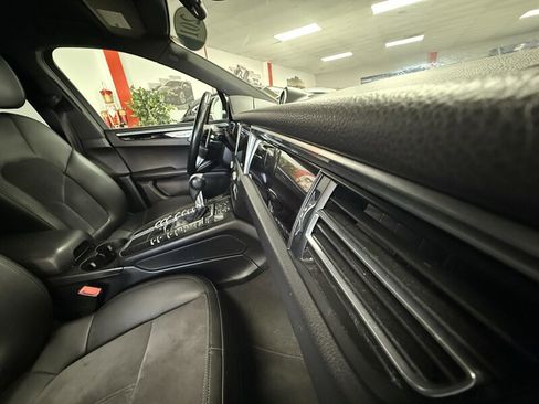 Used 2019 Porsche Macan image 14