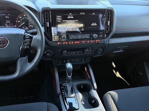 Used 2025 Nissan Frontier PRO-4X w/ Pro Convenience Package image 17
