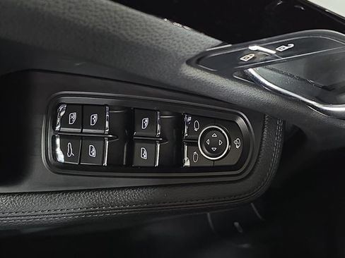 Certified 2023 Porsche Macan AWD/4WD image 21