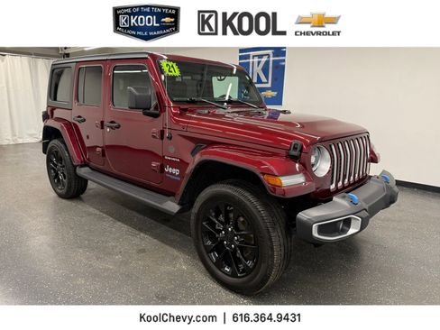 Used 2021 Jeep Wrangler Unlimited Sahara w/ Cold Weather Group AWD/4WD image 1