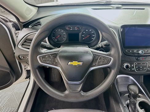 Used 2022 Chevrolet Malibu LT FWD image 15