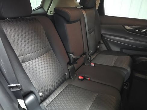 Used 2018 Nissan Rogue SV AWD/4WD image 17