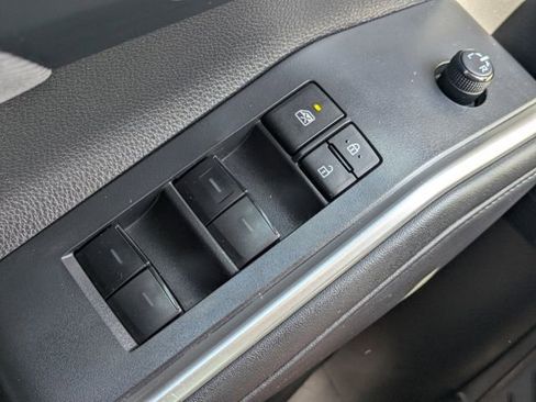 Used 2022 Toyota Highlander LE FWD image 26