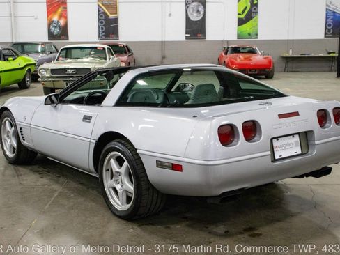 Used 1996 Chevrolet Corvette Coupe RWD image 5