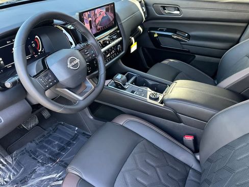 New 2026 Nissan Pathfinder Platinum AWD/4WD image 12