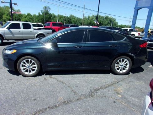 Used 2020 Ford Fusion SE FWD image 2