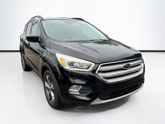 Used 2017 Ford Escape SE w/ SE Leather Comfort Package AWD/4WD video 1