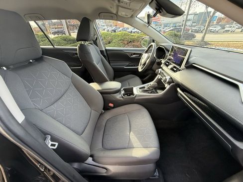 Used 2025 Toyota RAV4 XLE image 40