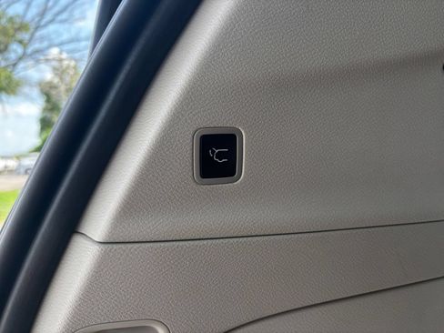 Used 2024 Chrysler Voyager LX FWD image 23