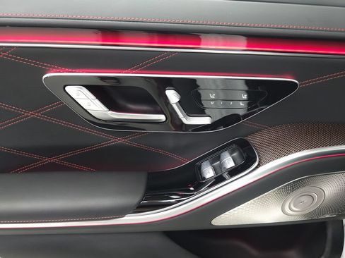 Used 2024 Mercedes-Benz S 63 AMG S w/ Carbon Fiber Exterior Package image 29