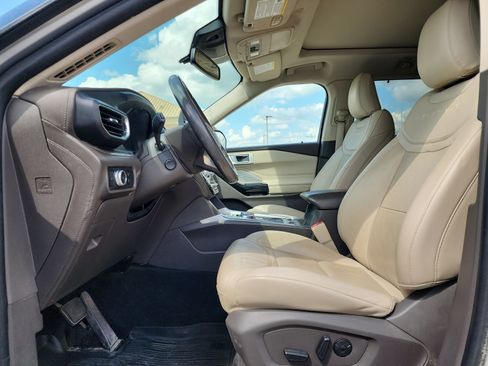 Used 2022 Ford Explorer Platinum w/ Equipment Group 601A image 10