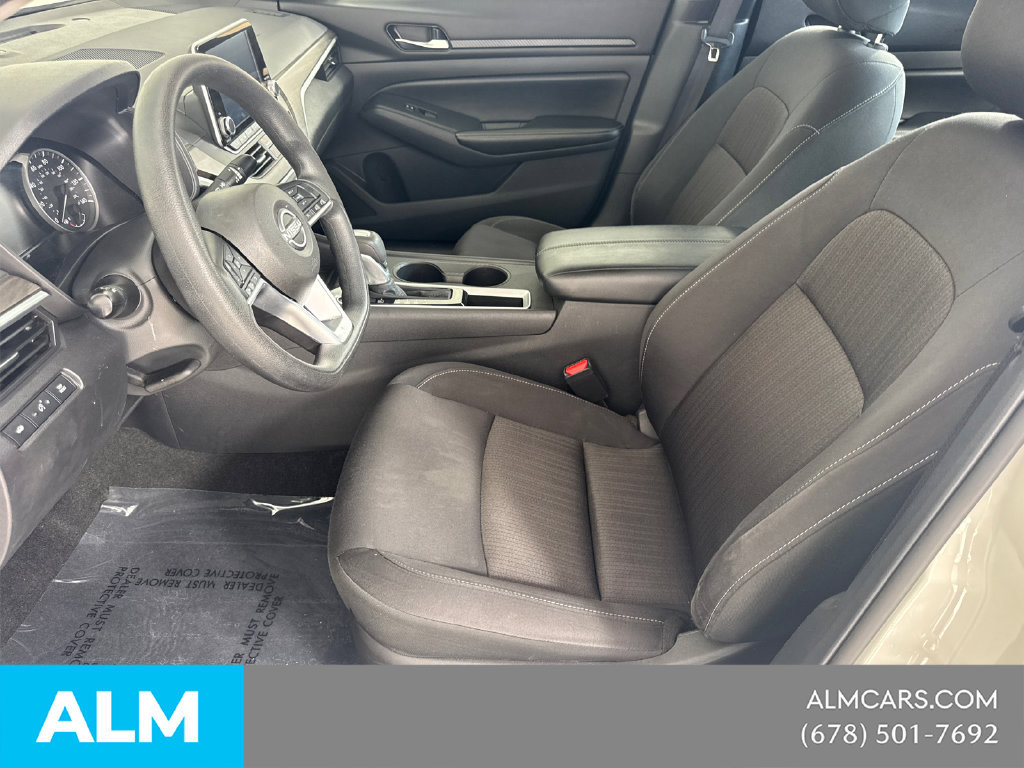 Used 2025 Nissan Altima 2.5 SV FWD image 11