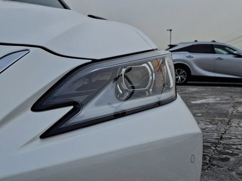 Certified 2025 Lexus ES 300h w/ Premium Package image 9