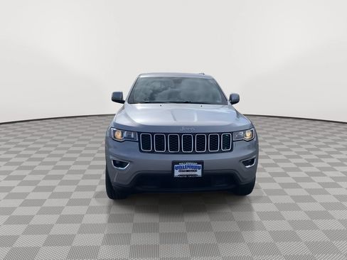 Used 2021 Jeep Grand Cherokee Laredo AWD/4WD image 2