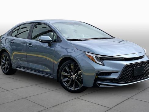 Used 2026 Toyota Corolla SE FWD image 2