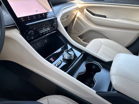 Used 2024 Jeep Grand Cherokee Limited image 32