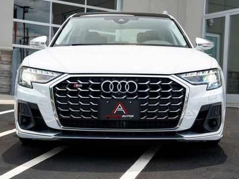Used 2023 Audi S8 AWD/4WD image 4