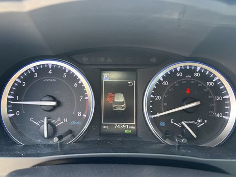 Used 2019 Toyota Highlander XLE FWD image 18