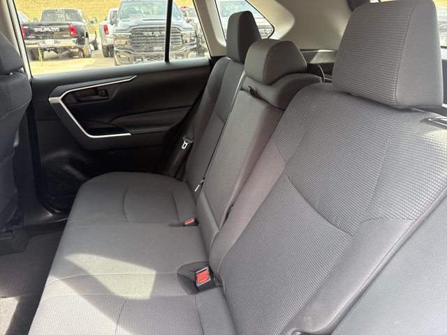 Used 2021 Toyota RAV4 LE FWD image 6