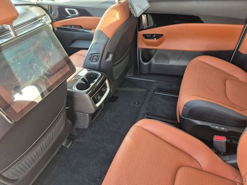 Used 2023 Kia Carnival SX Prestige image 15