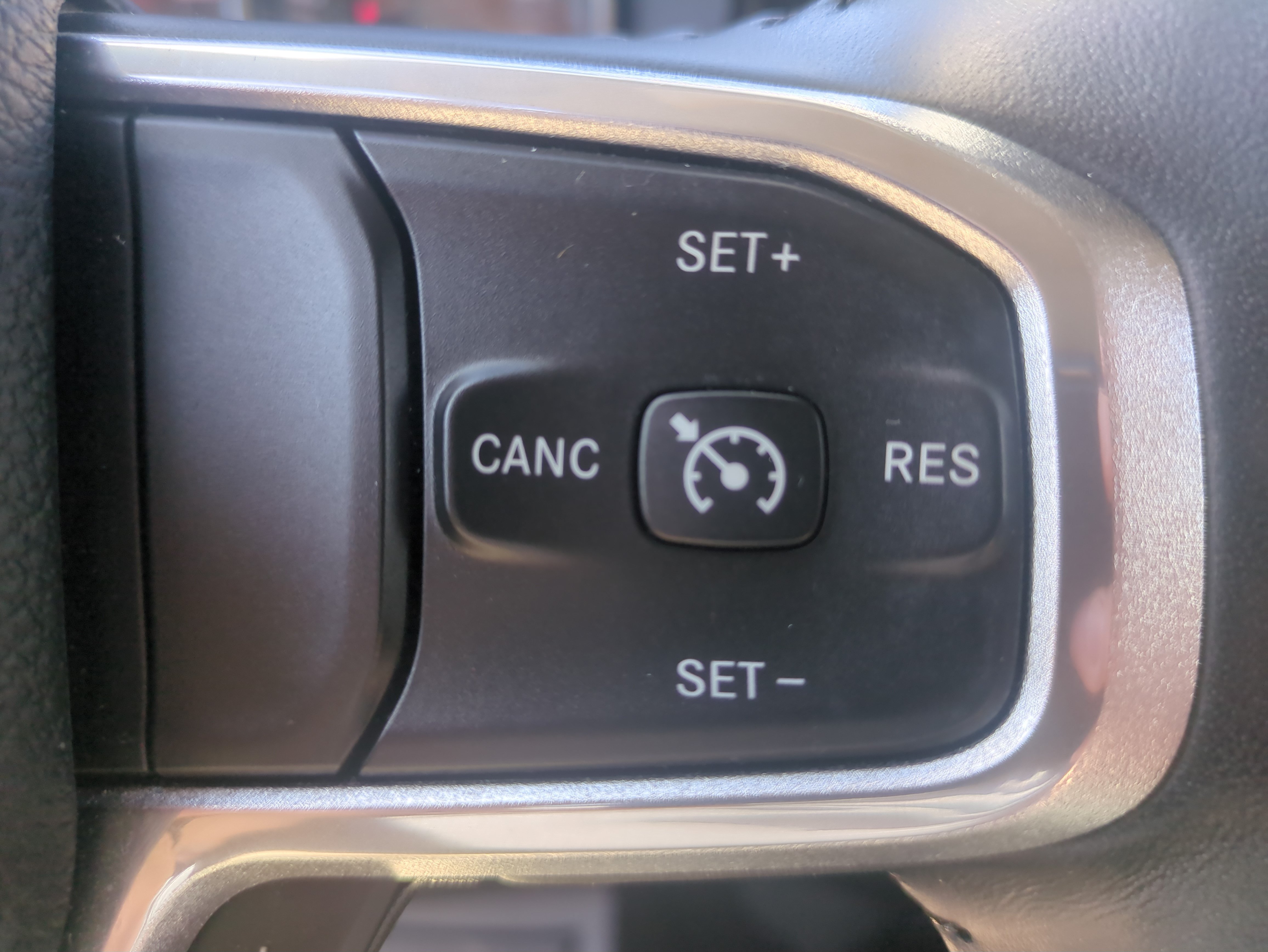 Used 2022 RAM 1500 Laramie AWD/4WD image 17