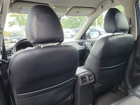 Used 2019 Nissan Rogue SV FWD image 18