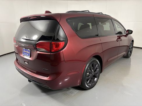 Used 2018 Chrysler Pacifica Limited w/ Advanced Safetytec Group image 8