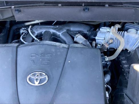 Used 2018 Toyota Highlander SE FWD image 32