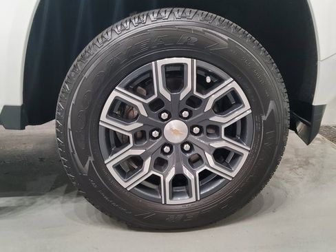 Used 2024 Chevrolet Colorado LT w/ LT Convenience Package III image 41