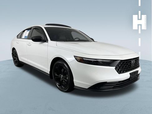 Used 2025 Honda Accord SE image 1