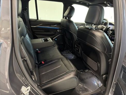 Used 2022 Jeep Grand Cherokee Overland image 41