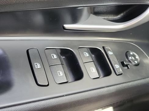 Certified 2023 Hyundai Elantra Limited FWD image 17