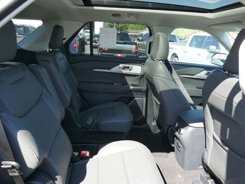 New 2026 Ford Explorer Active w/ Active Comfort Package AWD/4WD image 13
