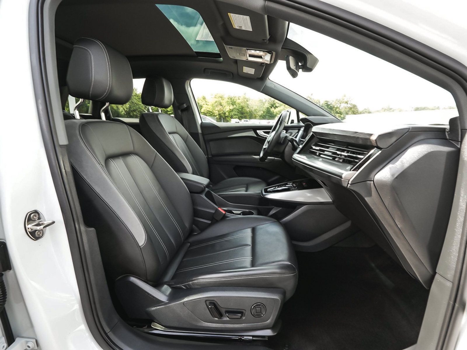 Used 2025 Audi Q4 e-tron Premium w/ Convenience Package AWD/4WD image 38
