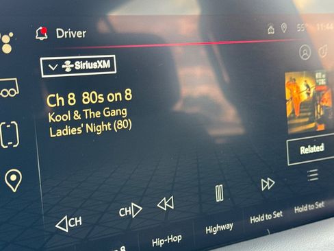 Used 2024 GMC Yukon SLT image 56