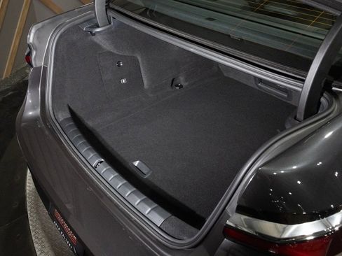 Used 2025 BMW i7 xDrive60 image 43