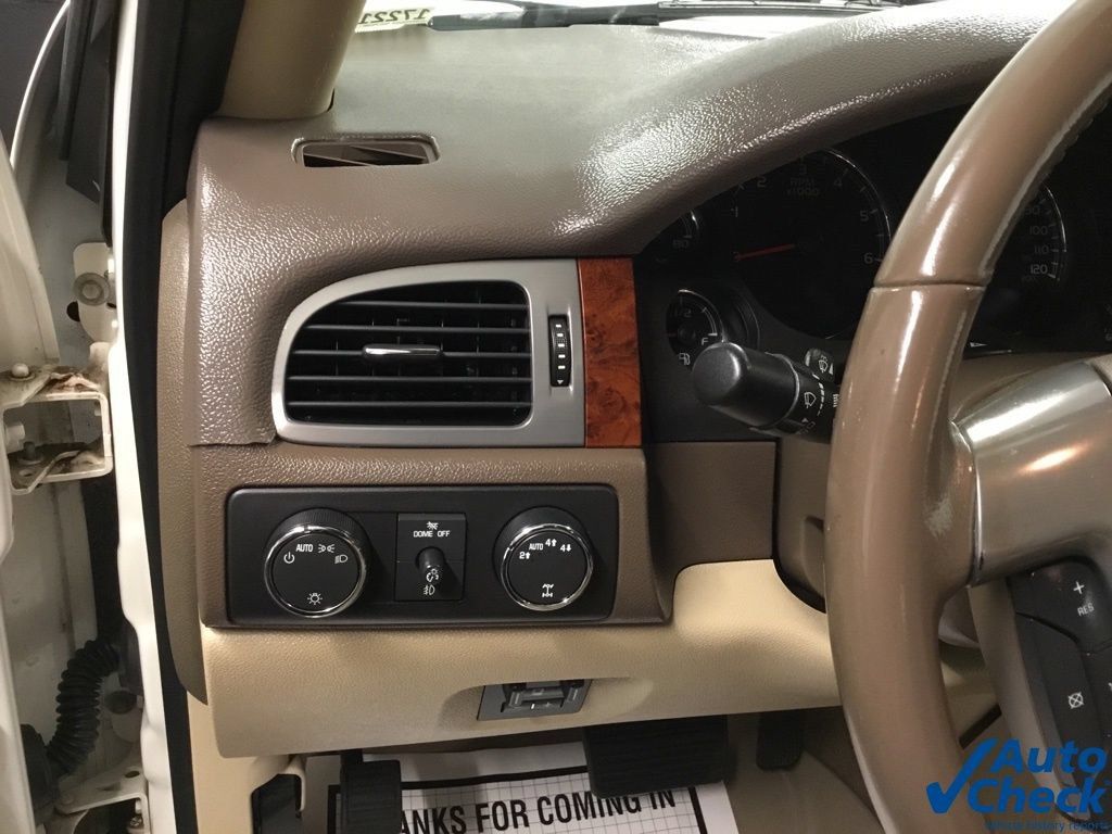 Used 2011 Chevrolet Avalanche LTZ AWD/4WD image 34