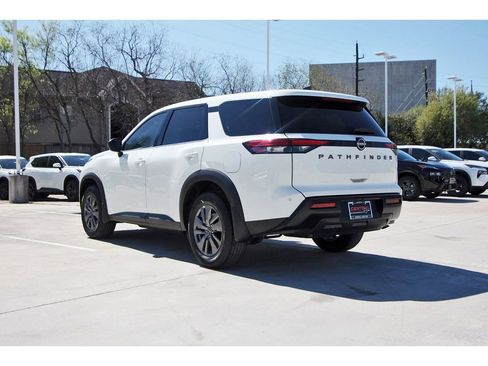 New 2026 Nissan Pathfinder S image 4