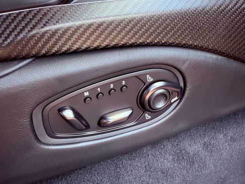 Used 2021 Aston Martin V8 Vantage Coupe image 31