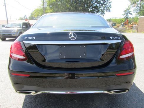 Used 2017 Mercedes-Benz E 300 4MATIC image 9