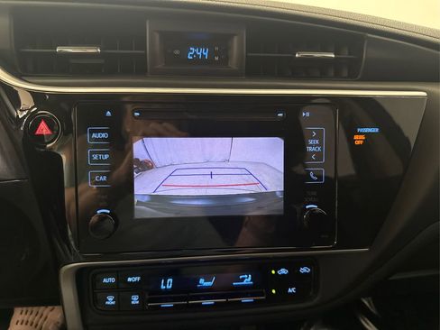 Used 2018 Toyota Corolla LE image 37