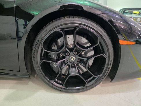 Used 2017 Lamborghini Huracan LP 610-4 Avio image 12