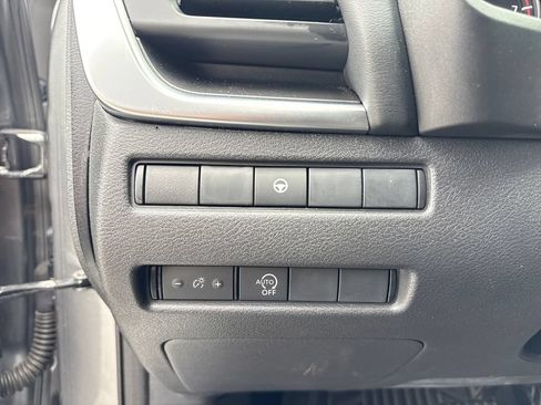 Used 2023 Nissan Rogue SV FWD image 11