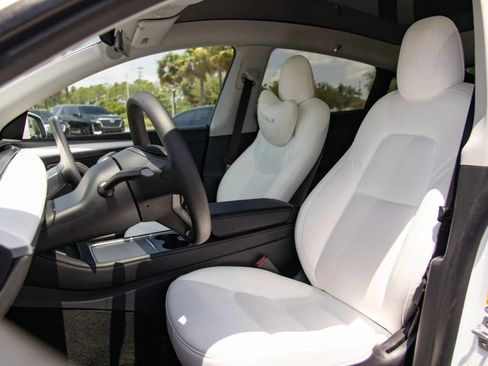 Used 2022 Tesla Model Y Performance AWD/4WD image 18