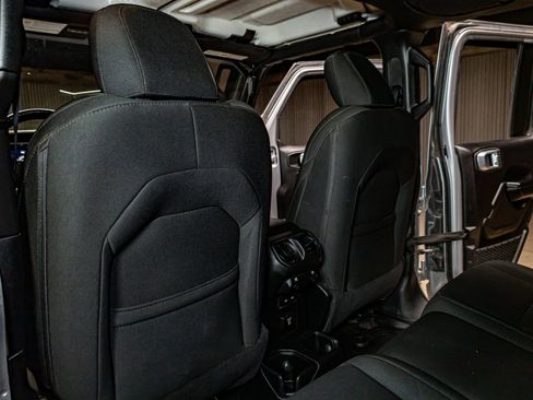 Used 2021 Jeep Gladiator Willys image 20