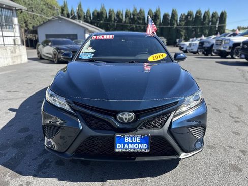 Used 2019 Toyota Camry SE FWD image 2