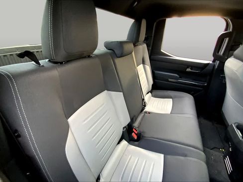 Used 2025 Toyota Tacoma TRD Sport AWD/4WD image 19