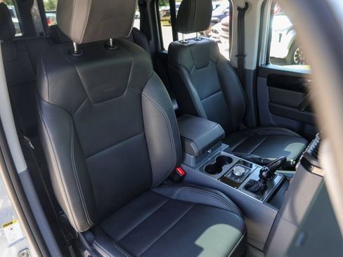 Used 2025 INEOS Grenadier Station Wagon AWD/4WD image 33