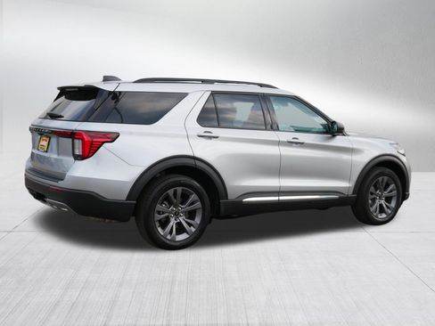 Used 2025 Ford Explorer Active w/ Active Comfort Package AWD/4WD image 7