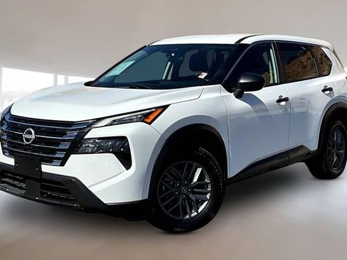 Used 2024 Nissan Rogue S FWD image 3
